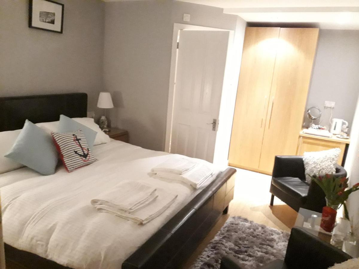 Coast 77 B&B Poole Exterior foto